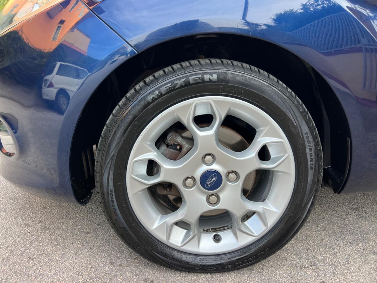 Ford Fiesta 1.4 16V 5p. Bz.- GPL Titanium Bs.