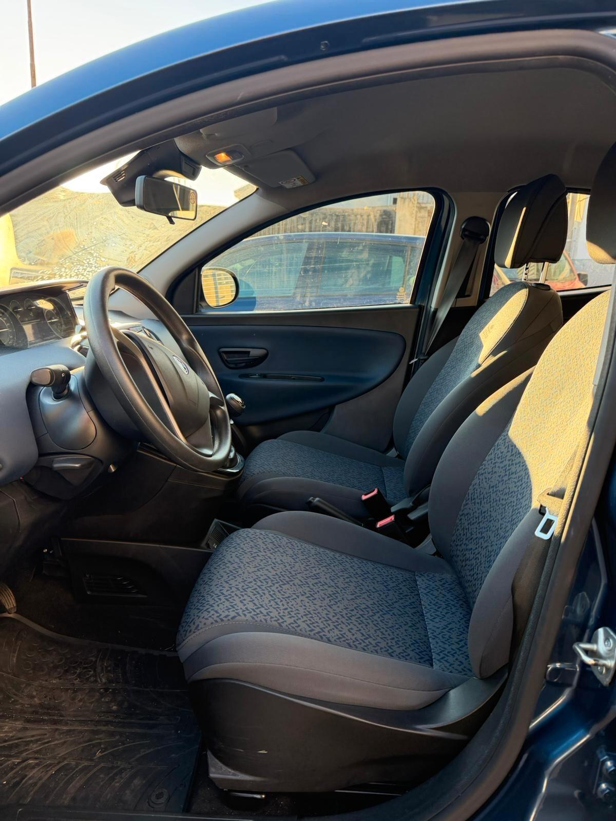 Lancia Ypsilon 1.0 FireFly 5 porte S&S Hybrid Platino