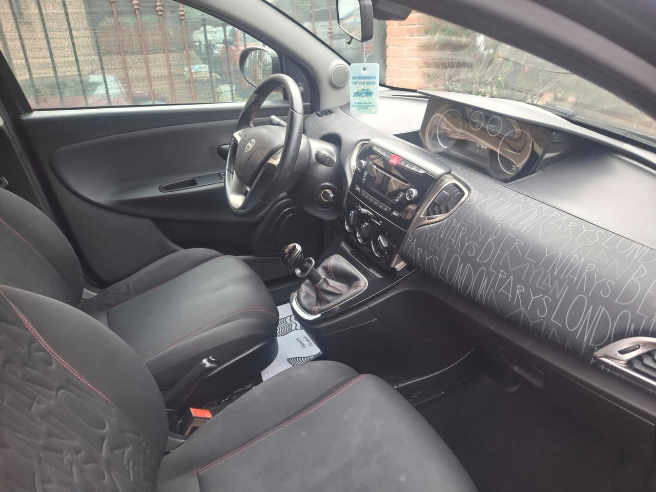 Lancia Ypsilon 1.2 69 CV 5 porte GPL Ecochic Silver neopatentati