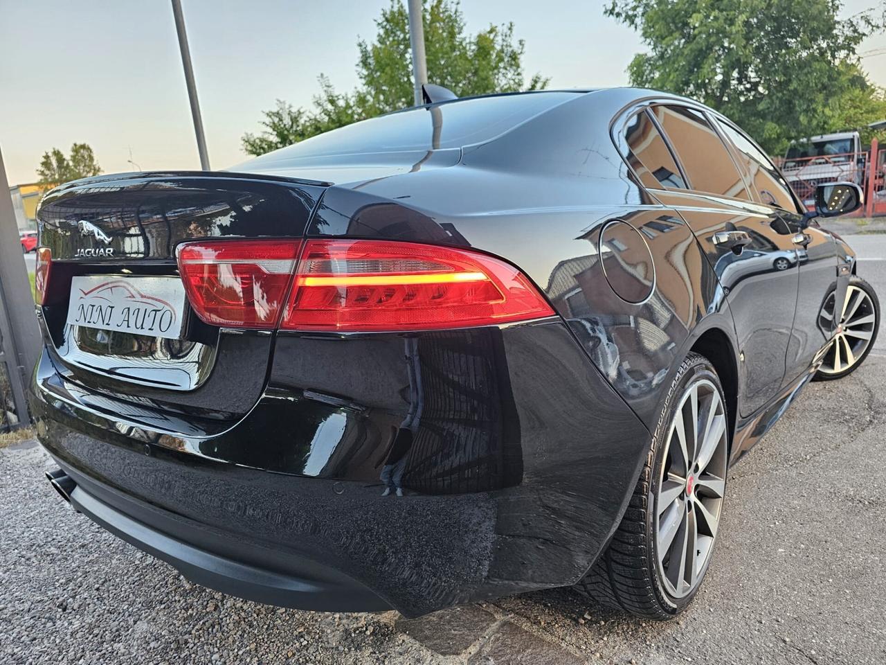 Jaguar XE 2.0 D Turbo 180cv 4WD*R-Sport*Pelle*Navi*19**