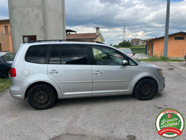VOLKSWAGEN Touran 1.6 TDI DSG Comfortline 7 POSTI