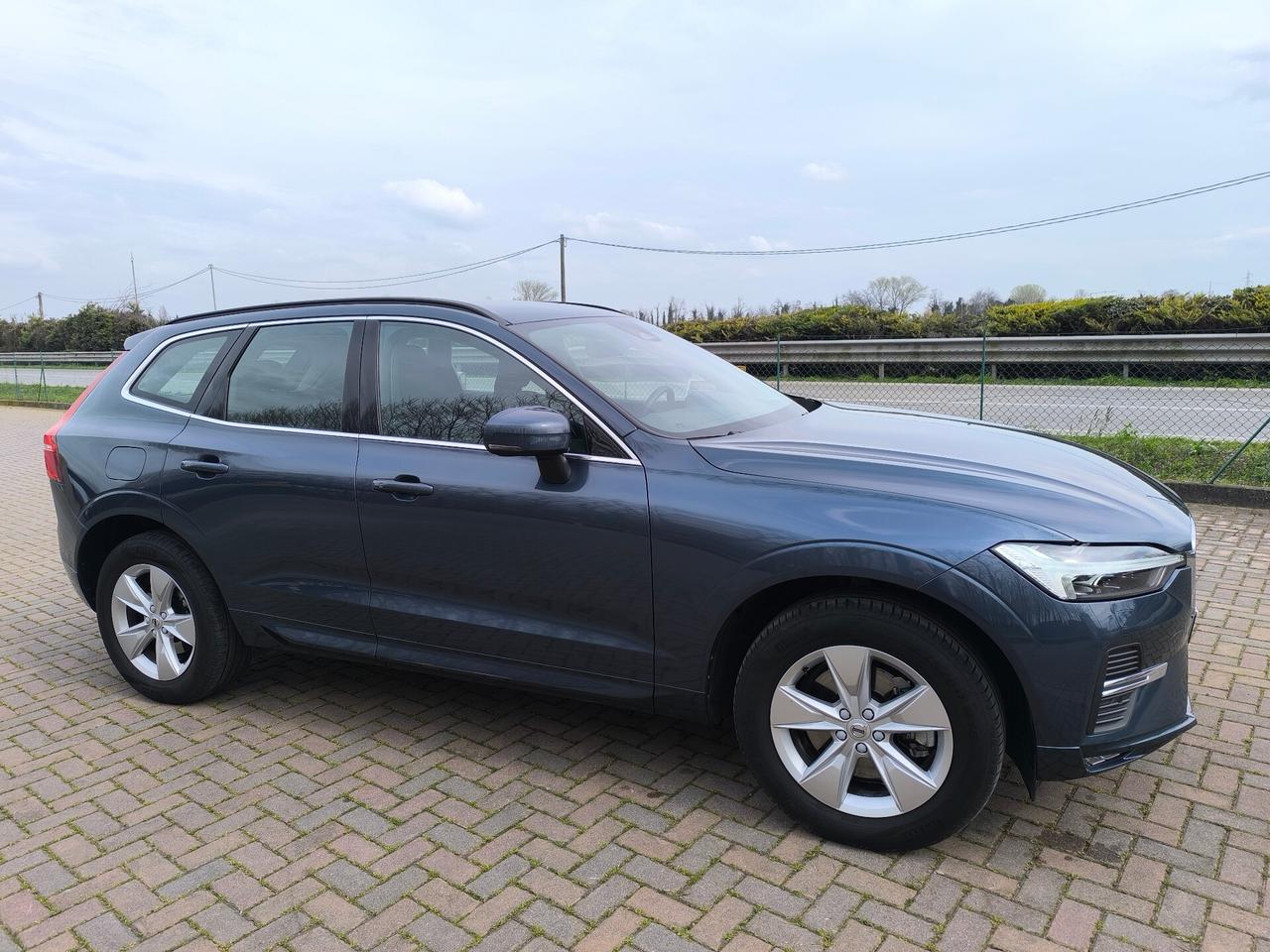 Volvo XC 60 XC60 B4 (d) AWD Geartronic Momentum Pro Sport