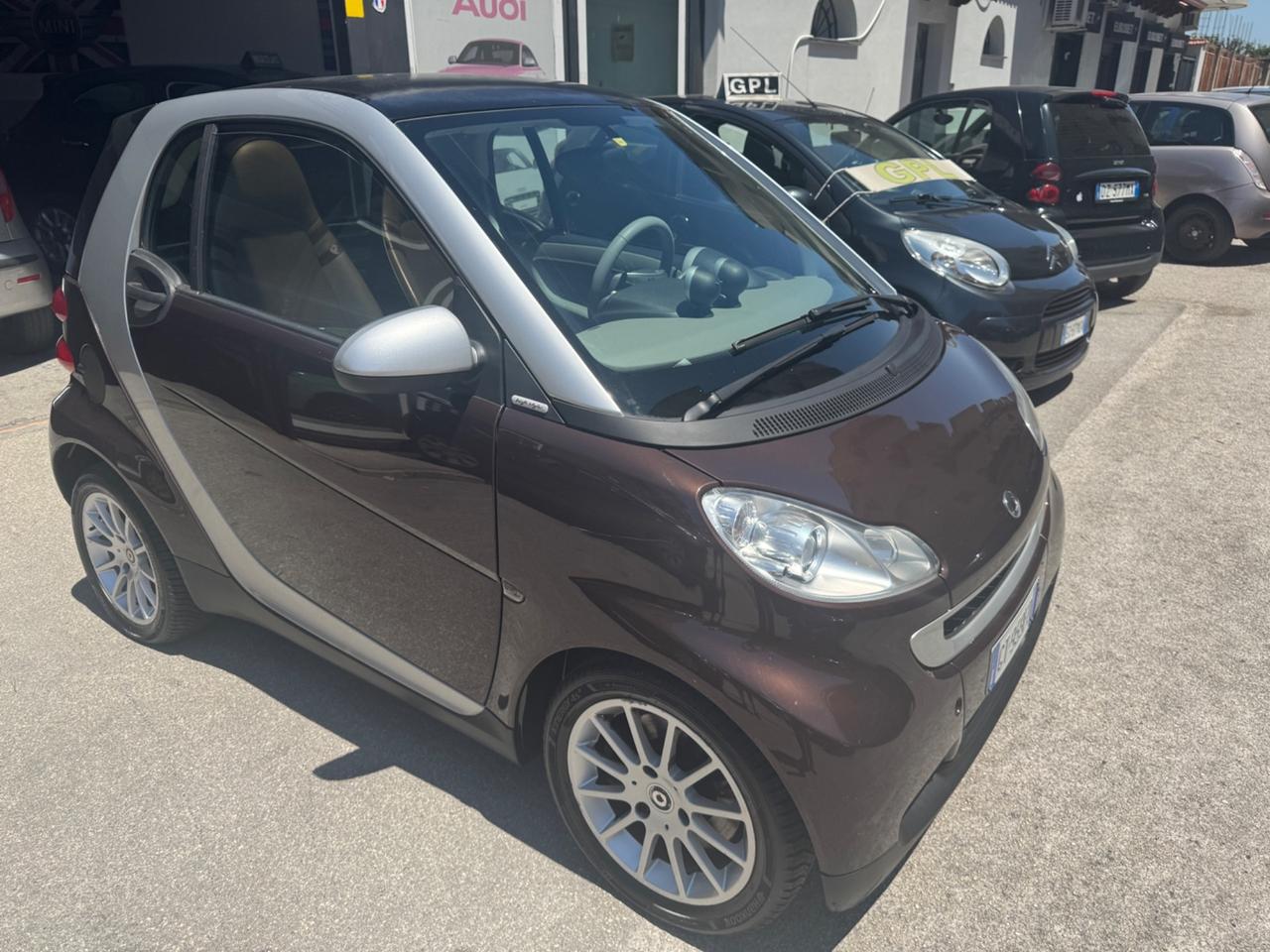 Smart ForTwo 1000 52 kW MHD SERVOSTERZO