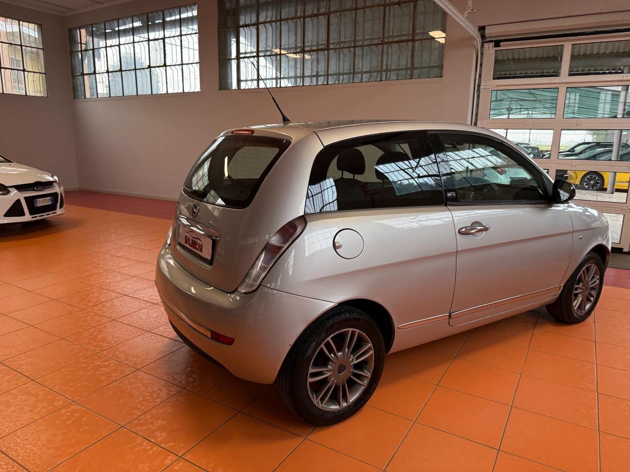 Lancia Ypsilon 1.3 MJT 75 CV Unyca