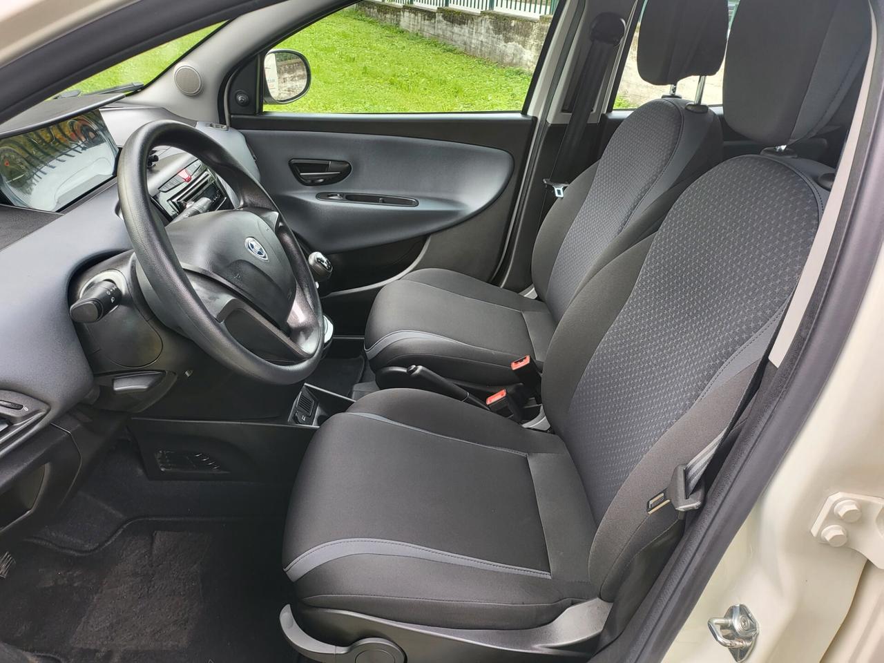 Lancia Ypsilon 1.2 69 CV 5 porte UNICO PROPRIETARIO OK NEOP.