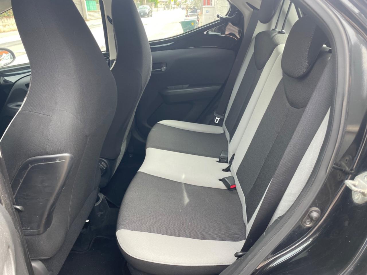 Toyota Aygo 1.0 VVT-i 69 CV 5 porte x-business