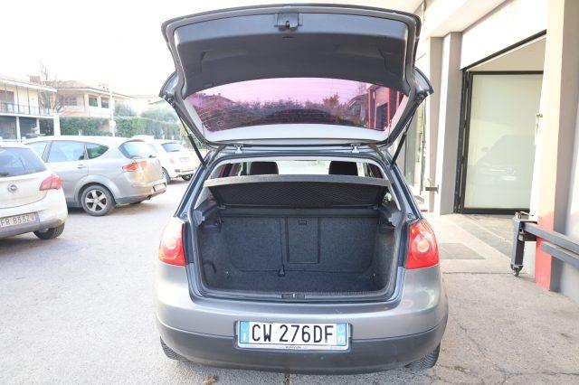 VOLKSWAGEN Golf V 1.6 Benzina 5 Porte Comfortline per NEOPATENTATI
