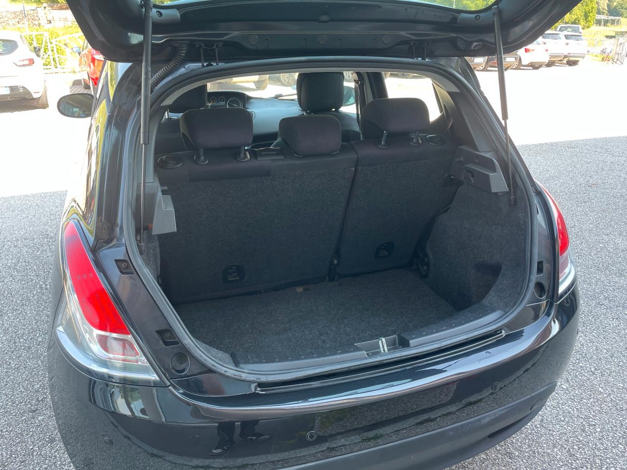 Lancia Ypsilon 1.2 69 CV 5 porte "NEOPATANTATI"