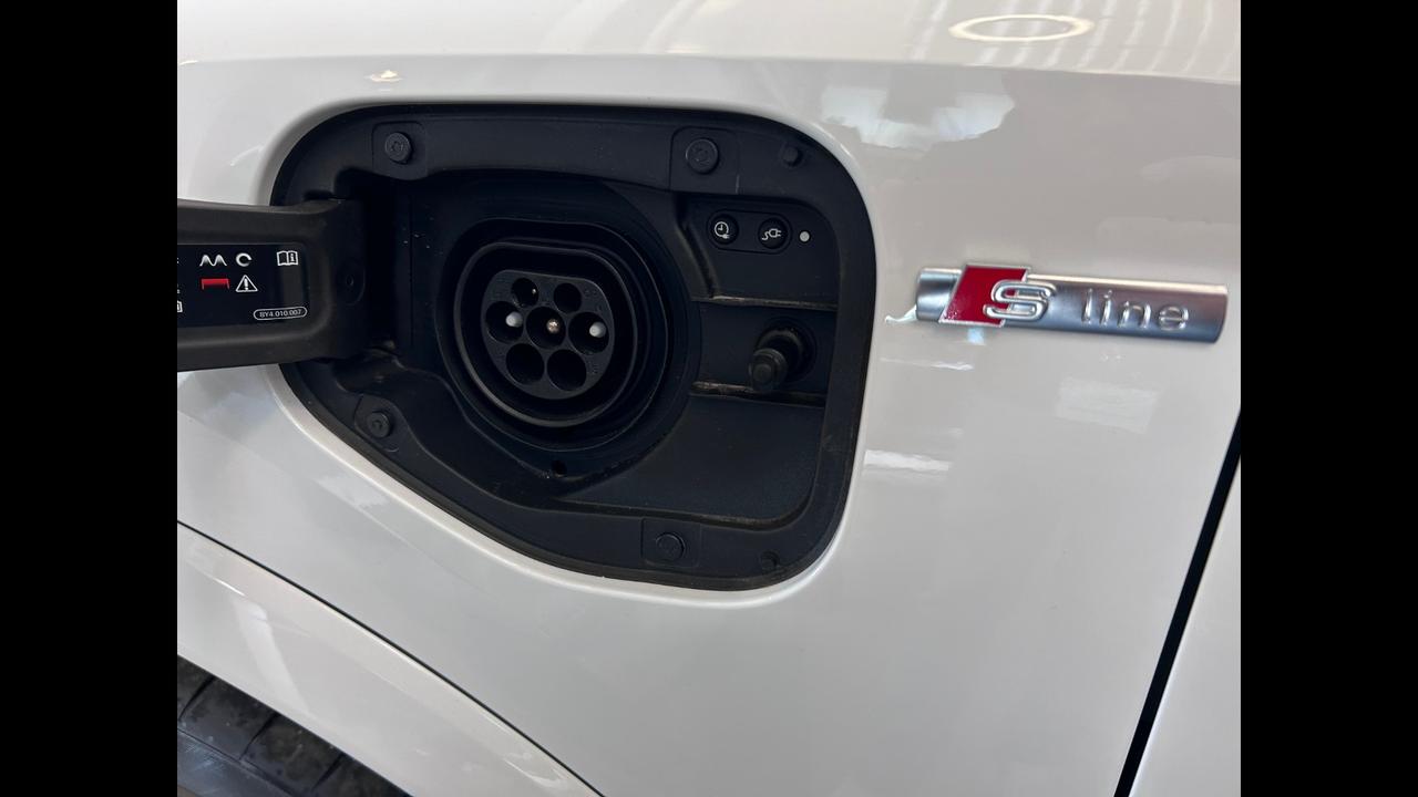 Audi Q3 45 TFSI E S TRONIC