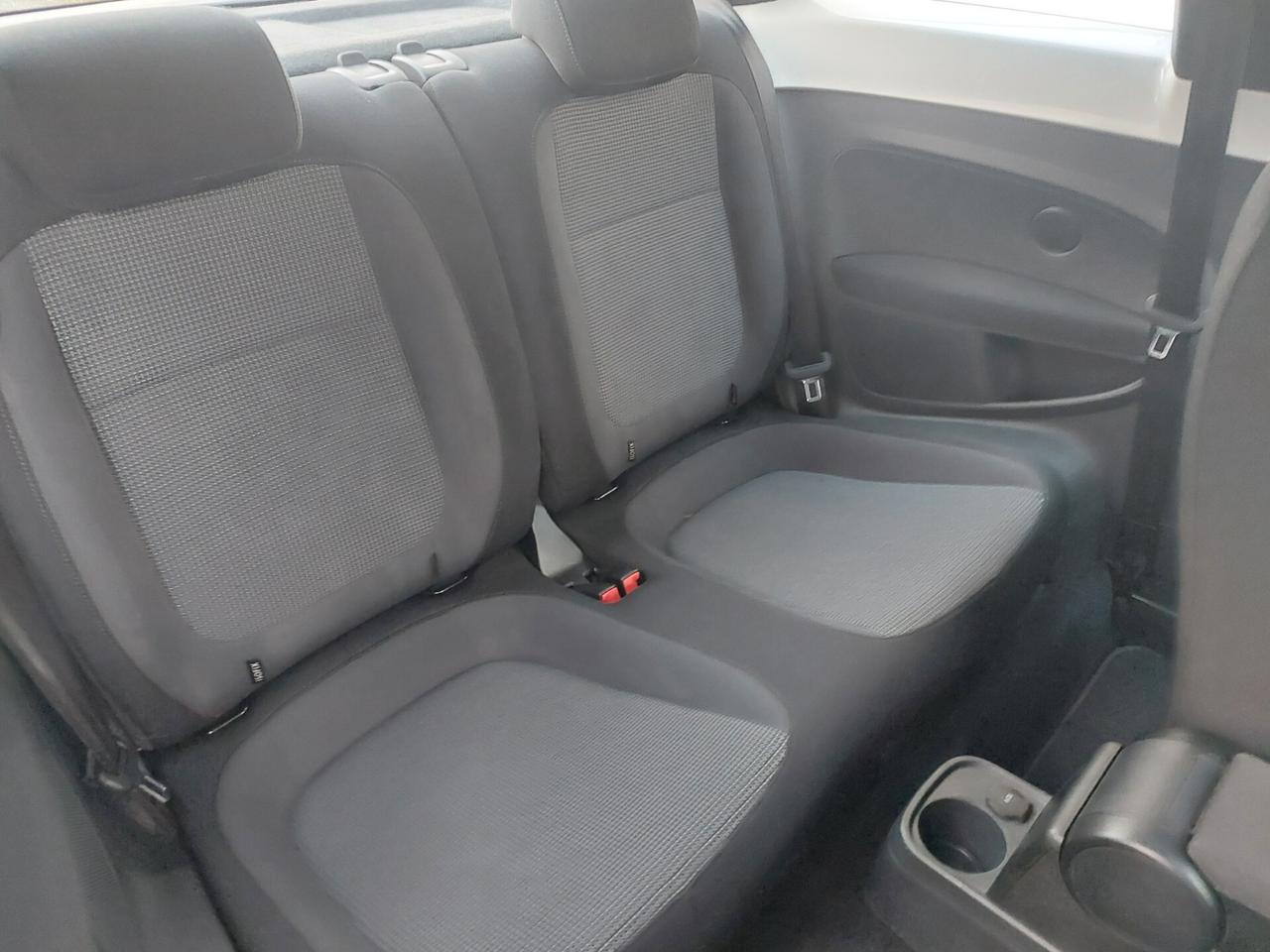 Volkswagen Maggiolino 1.6 TDI Design *NEOPATENTATI*