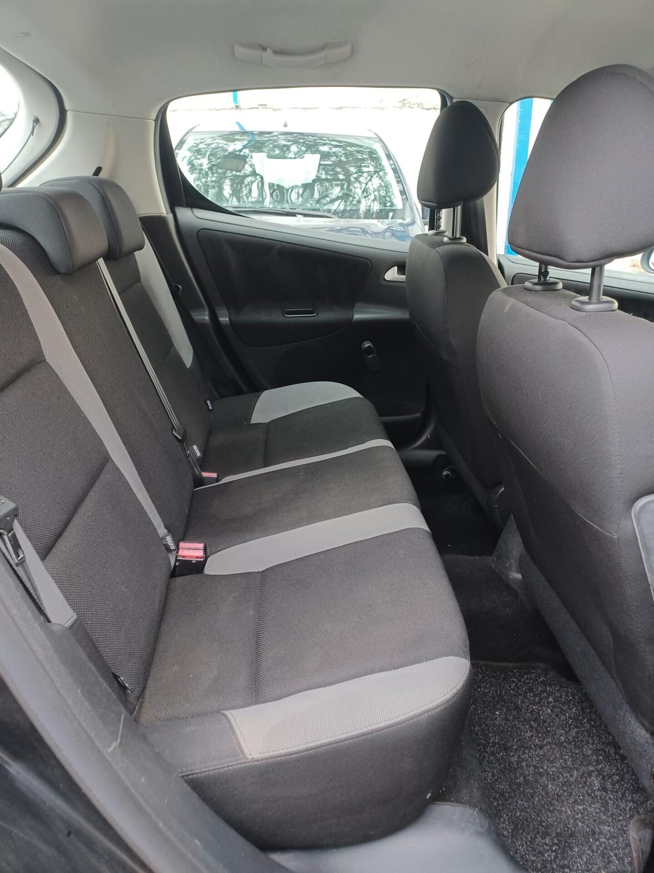 Peugeot 207 5 porte GPL DELLA CASA ANNO 2010