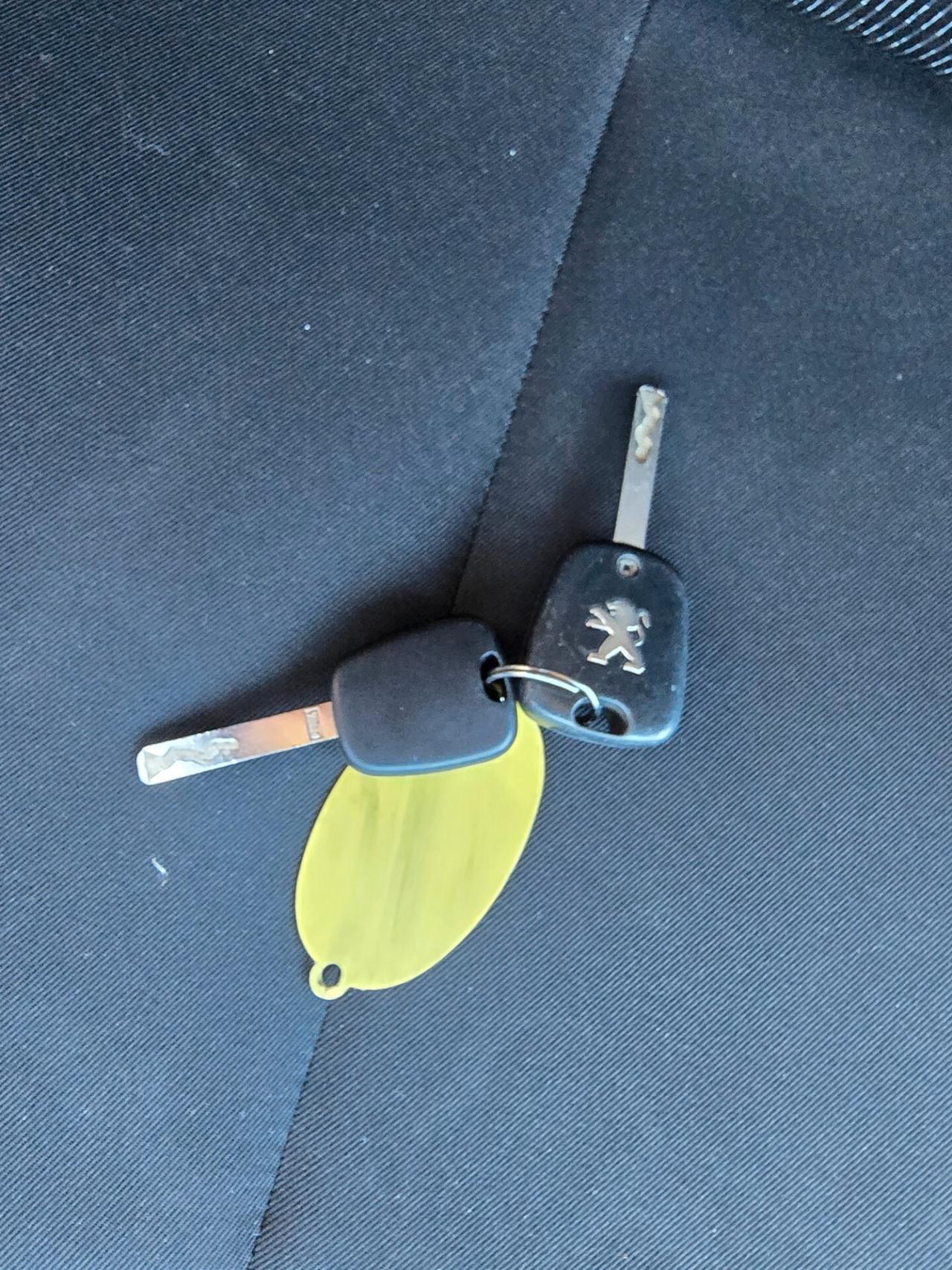 Peugeot 107 1.0 benz 68CV 5p automatica full opt nuova 2012