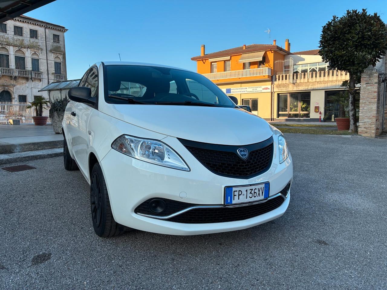 Lancia Ypsilon 1.2 69 CV 5 porte Elefantino