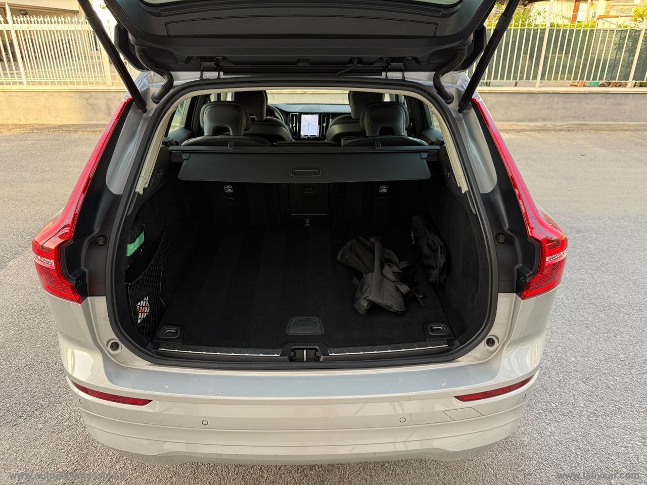 VOLVO XC60 B4 (d) AWD Geartronic Momentum Pro
