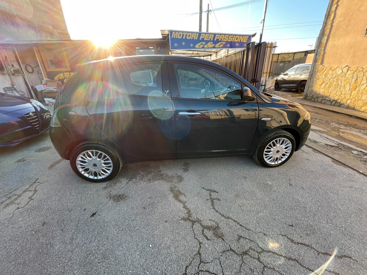 Lancia Ypsilon 1.2 69 CV 5 porte Silver