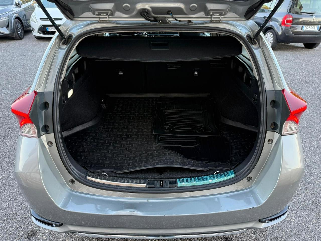 Toyota Auris Touring Sports 1.8 Hybrid Lounge