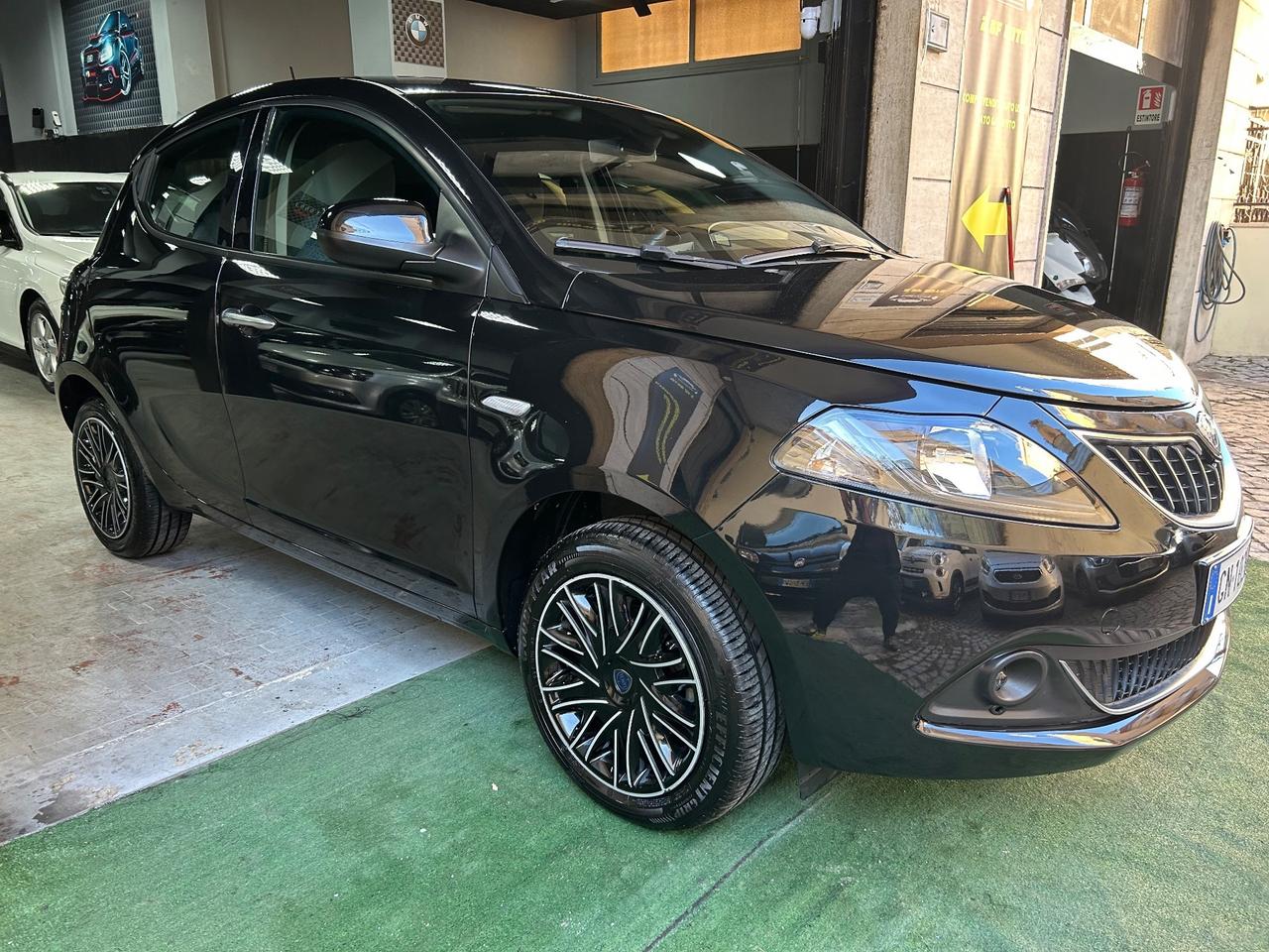 Lancia Ypsilon 1.0 FireFly 5 porte S&S Hybrid Alberta Ferretti