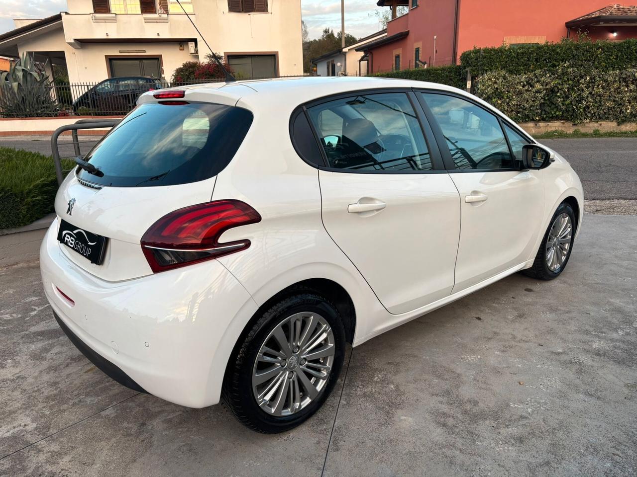 Peugeot 208 PureTech 82 5p. GPL Allure