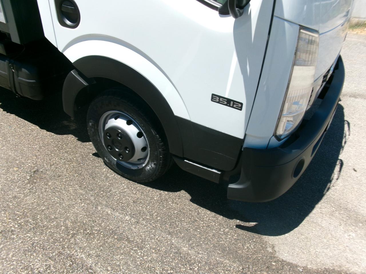 Nissan Cabstar NT 400 35-12 E5 RIBALTABILE TRILATERALE CON SOVRASPONDE GANCIO TRAINO