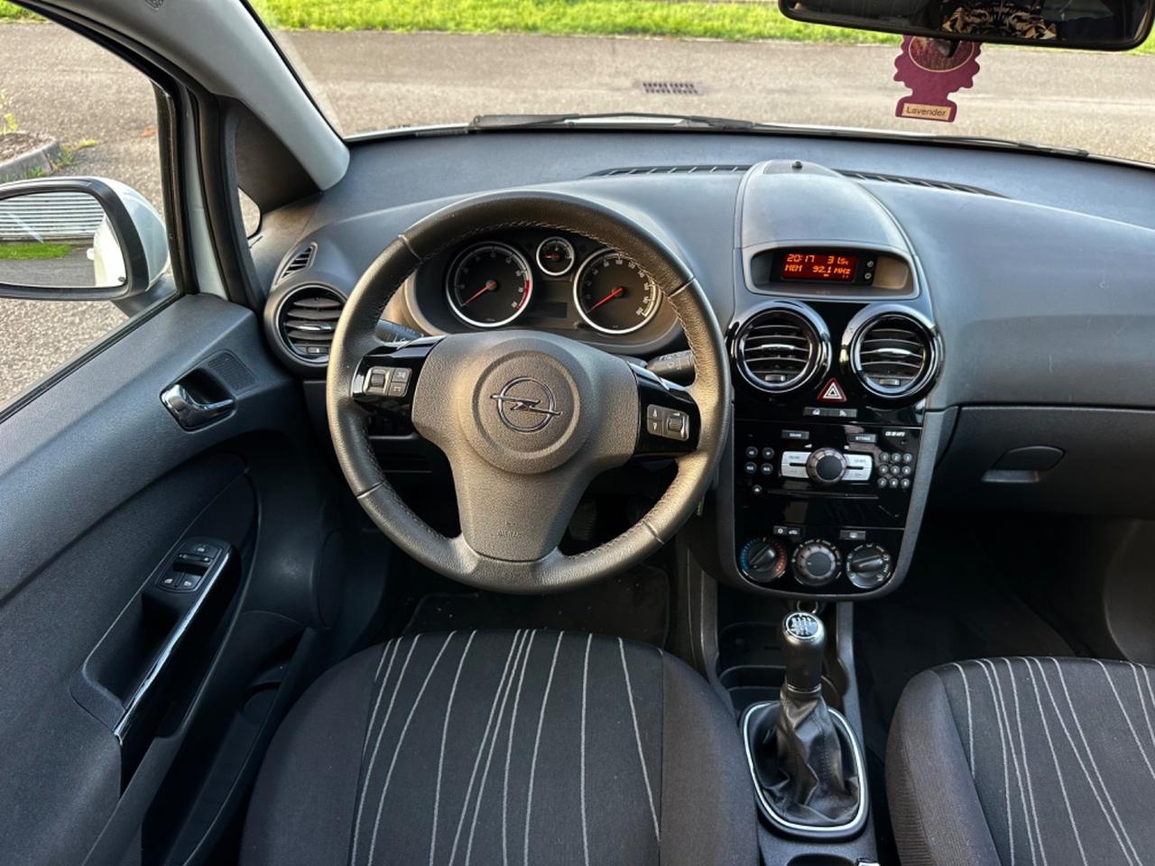 Opel Corsa 1.2 5 porte Cosmo