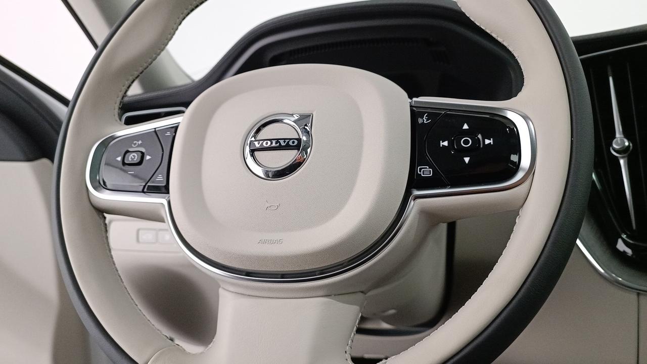 VOLVO XC60 2.0 t6 recharge phev obc 6,4kW Ultimate Dark awd auto