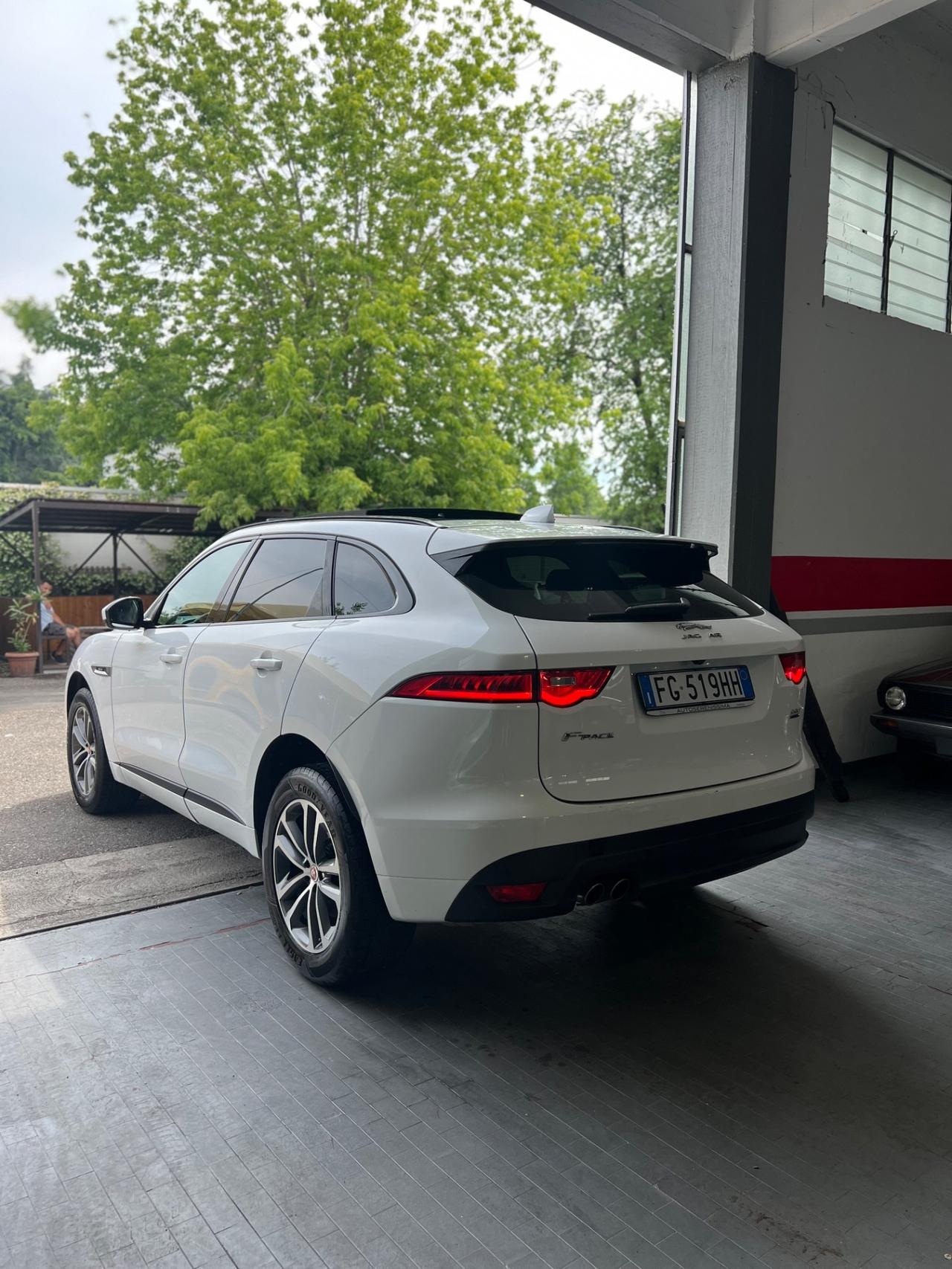 Jaguar F-Pace 2.0 D 180 CV AWD Portfolio