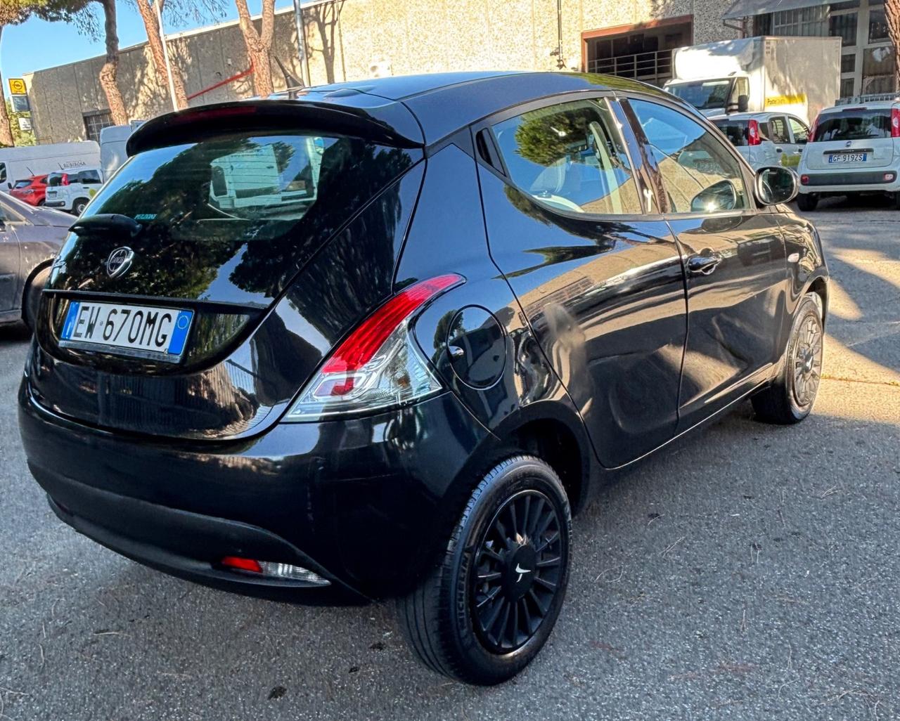 Lancia Ypsilon 0.9 TwinAir 85 CV 5 porte Metano Ecochic Gold