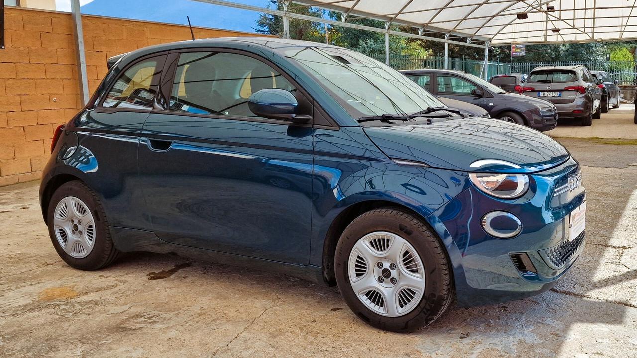 Fiat 500 500e Berlina 42 kWh Passion