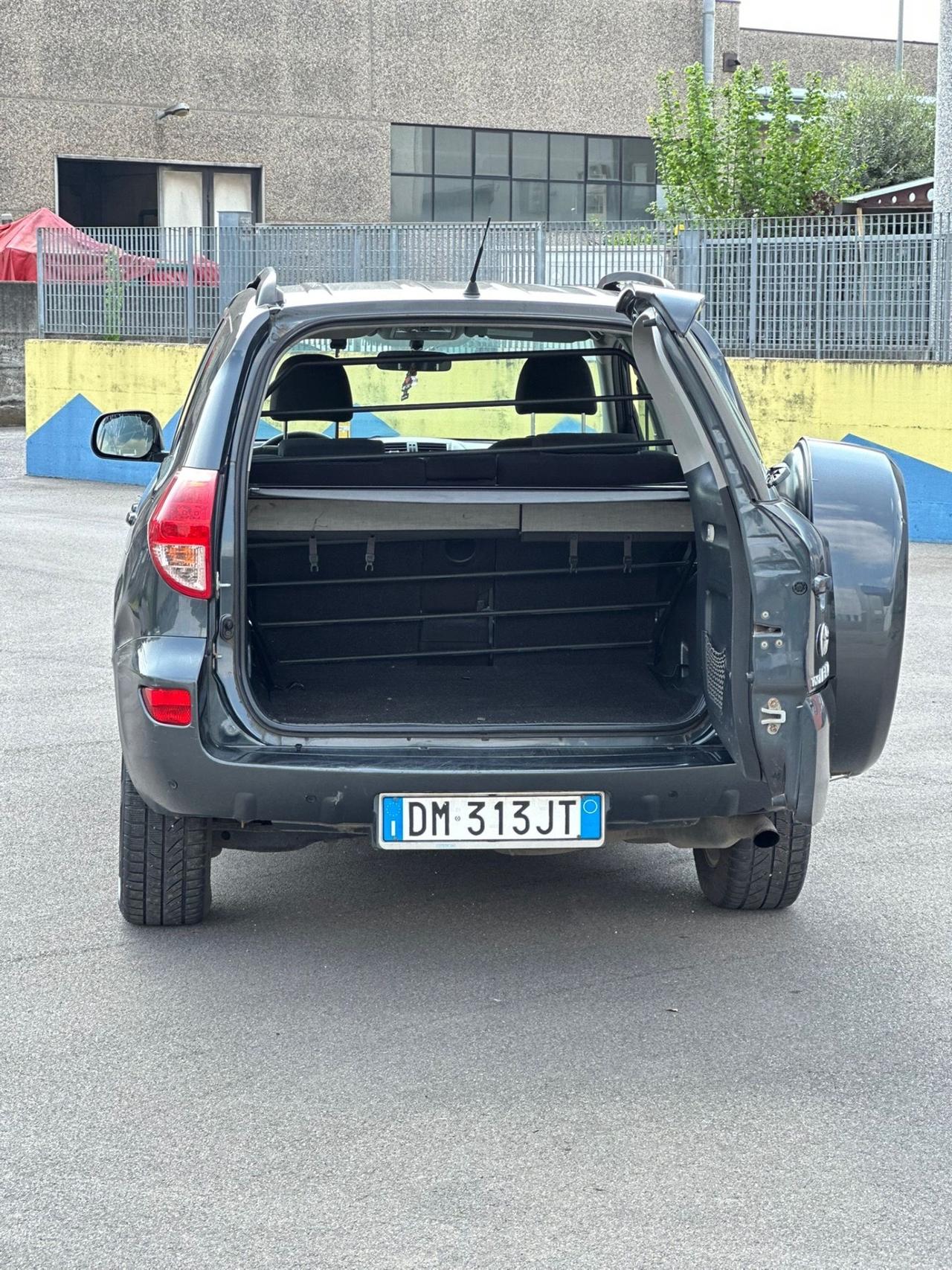 Toyota Rav 4 5 posti autocarro