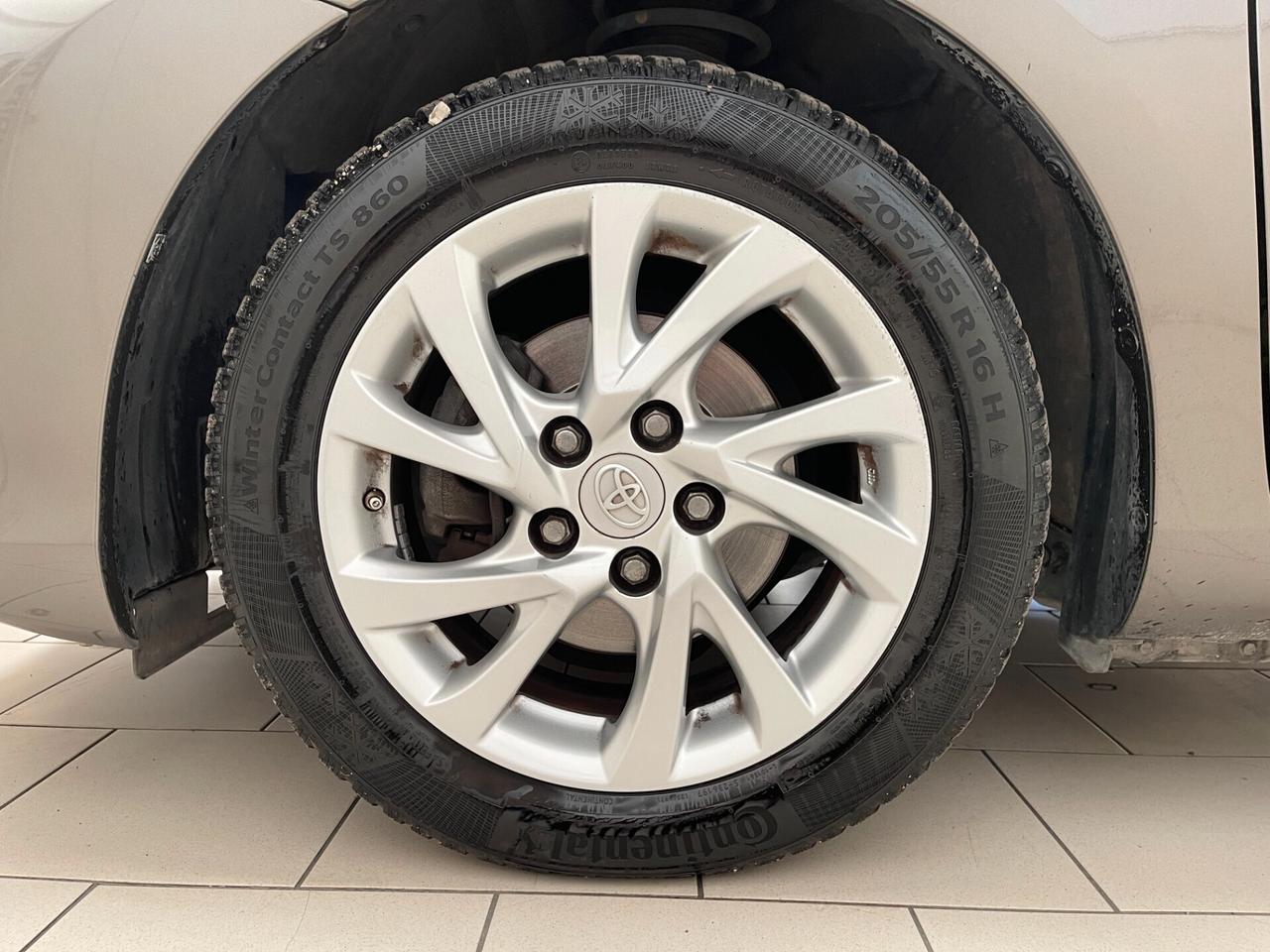 Toyota Auris Business Pack 1.8h cvt-Ok Neopat-LEGGO SOTTO