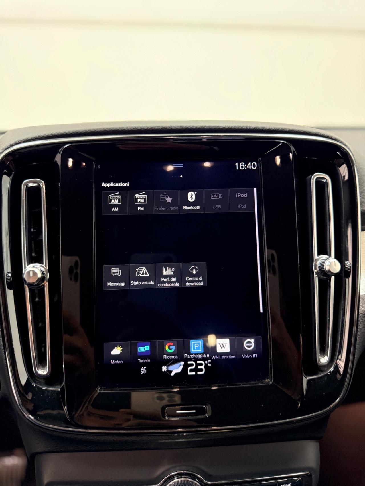 Volvo XC40 D4 2.0 190 CV AWD Geartronic Momentum 03/2018 EURO 6B