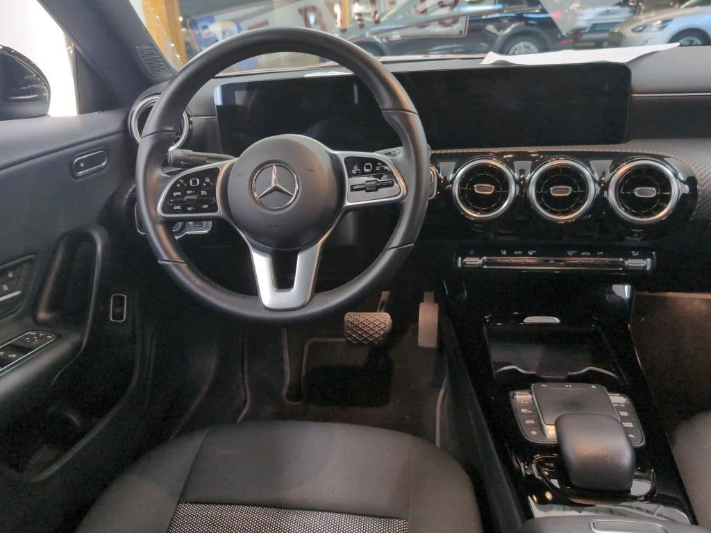 Mercedes-benz CLA 180 180D 116CV AUTOMATIC BUSINESS SOLUTION (FARI LED - NAVI PREMIUM PARK ASSISTANT)