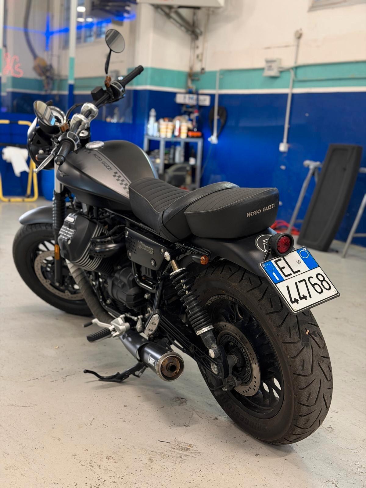 Moto Guzzi V9 bobber