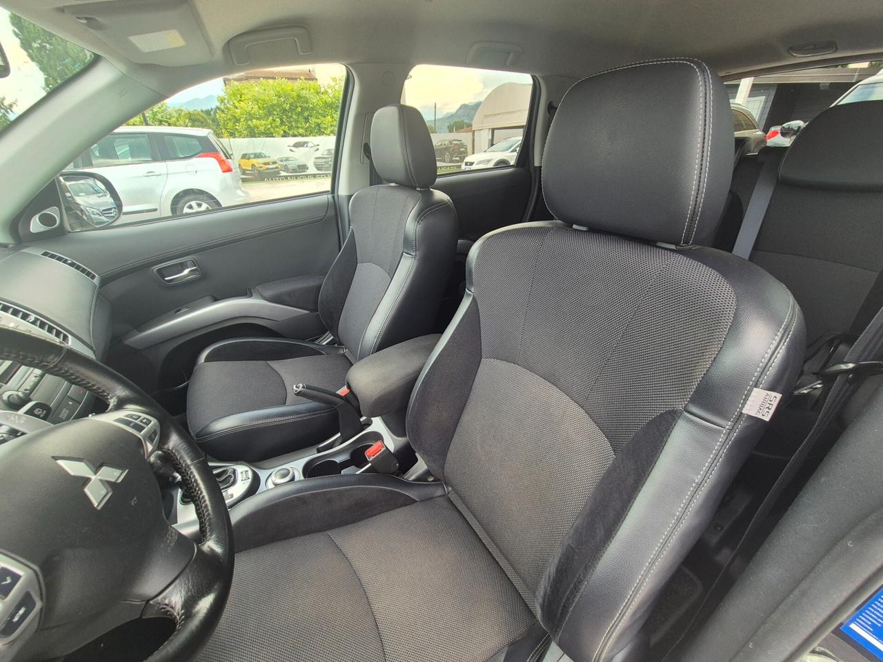 Mitsubishi Outlander 2.2 DI-D 4WD Intense