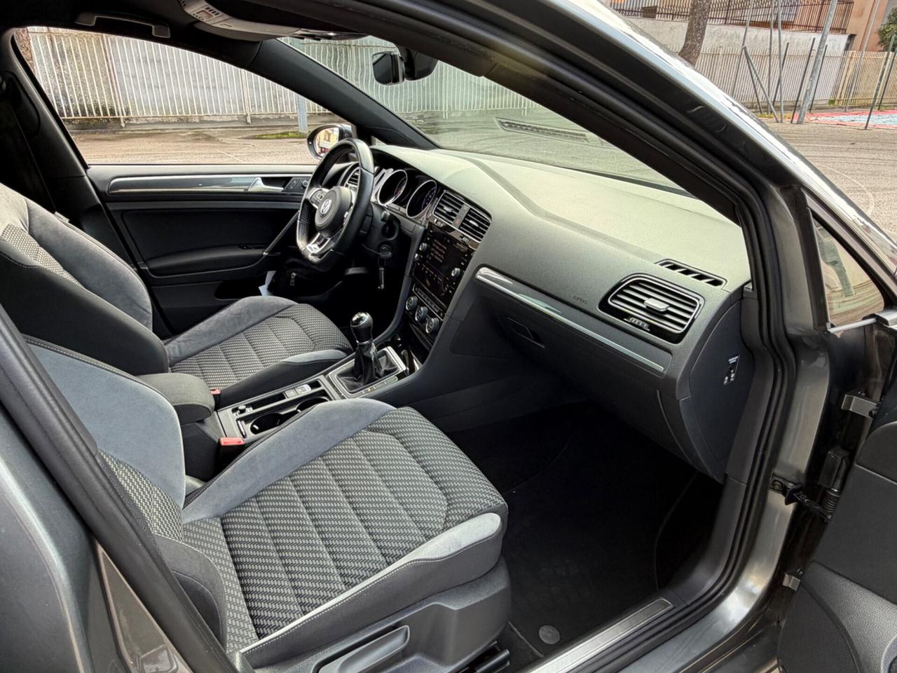 Volkswagen Golf 7.5 1.6 TDI R-Line