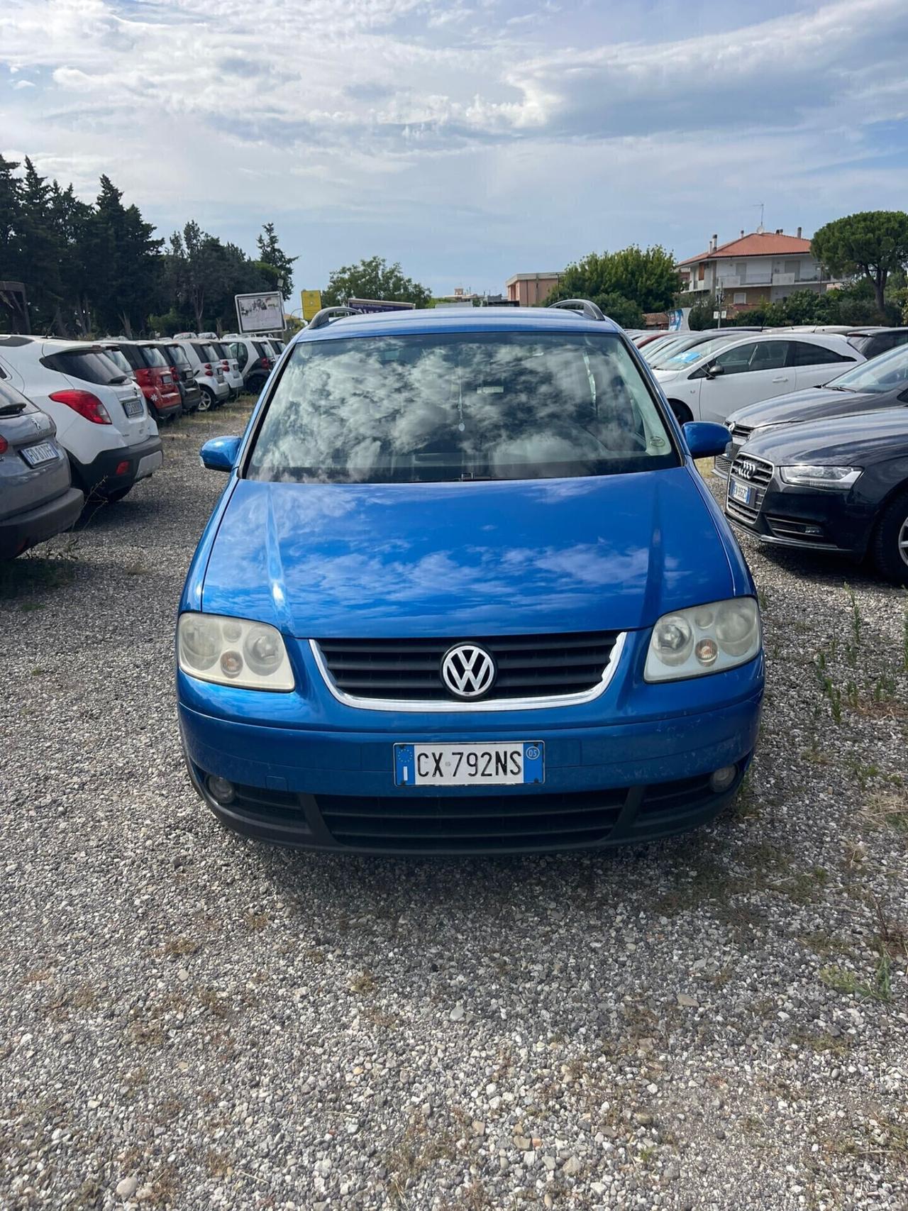 Volkswagen Touran 1.6 16V FSI Trendline 7 posti