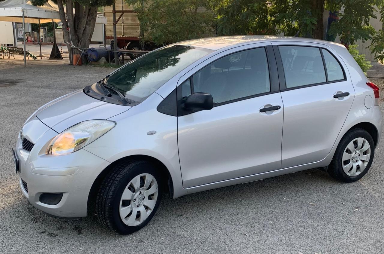 Toyota Yaris 1.0 5 porte Now 128000KM