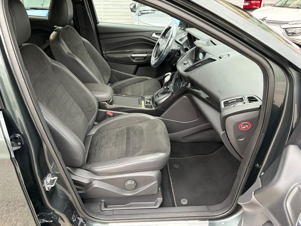 Ford Kuga 2.0 TDCI 150CV 4WD TETTO Powershift ST-Line