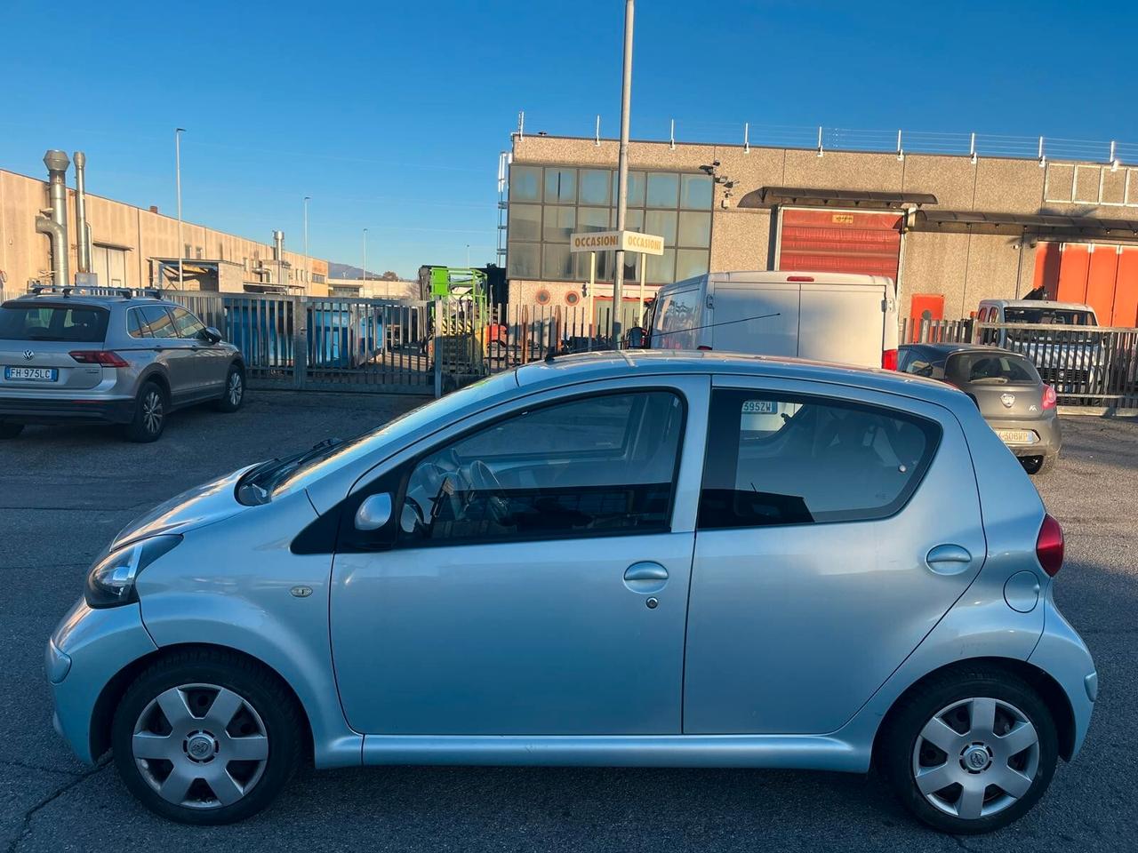 Toyota Aygo 1.0 12V VVT-i 5 porte Sol