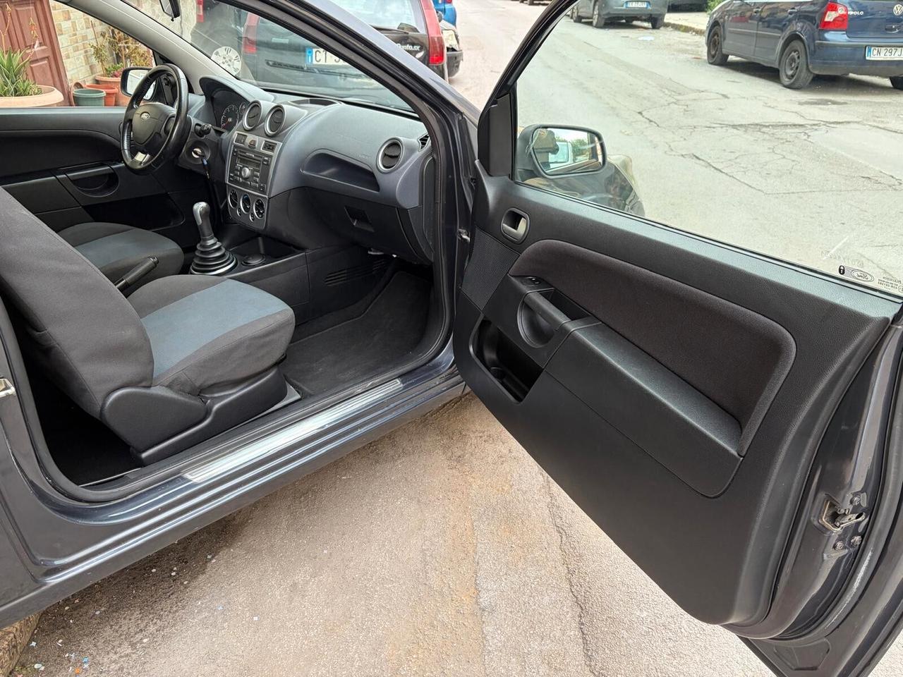 Ford Fiesta 1.4 TDCi Titanium 12 MESI DI GARANZIA.