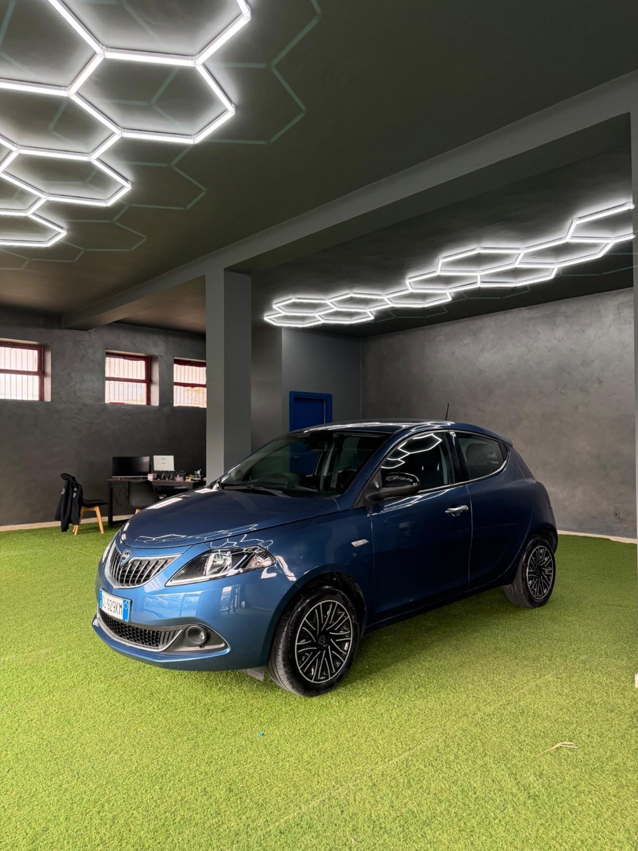 Lancia Ypsilon 1.0 Hybrid Ecochic Gold