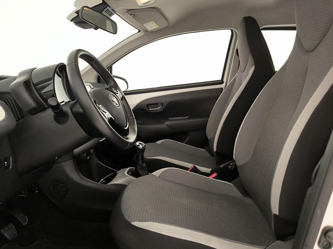 Toyota Aygo 5p 1.0 x-play 72cv