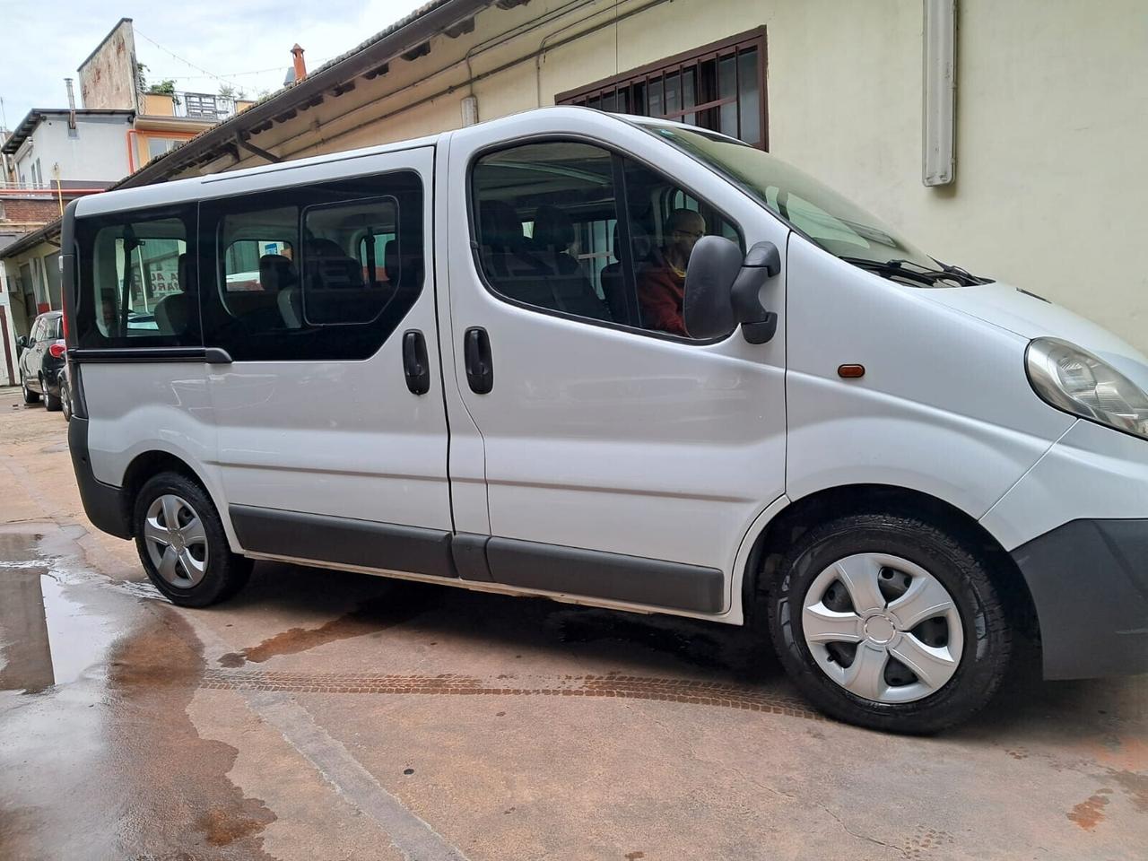 Opel Seleziona VIVARO COMBI 9 POSTI