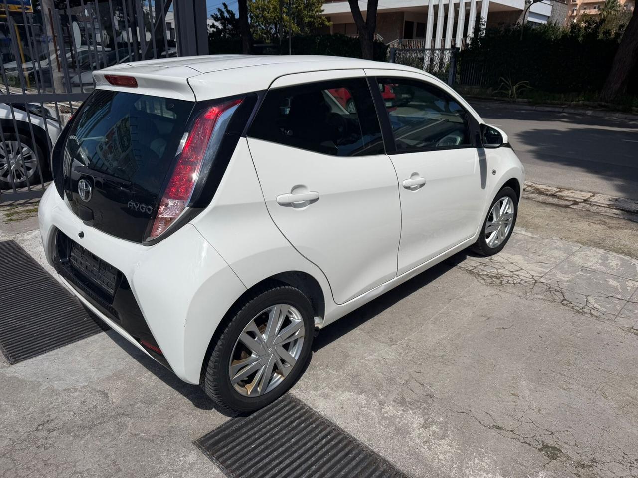 Toyota Aygo 1.0 VVT-i 69 CV 5 porte x-clusiv