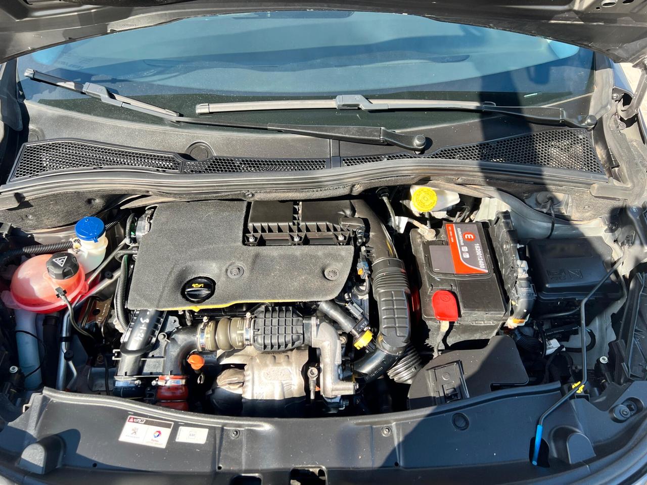 Peugeot 2008 1.6HDI PARI AL NUOVO FULL 2016