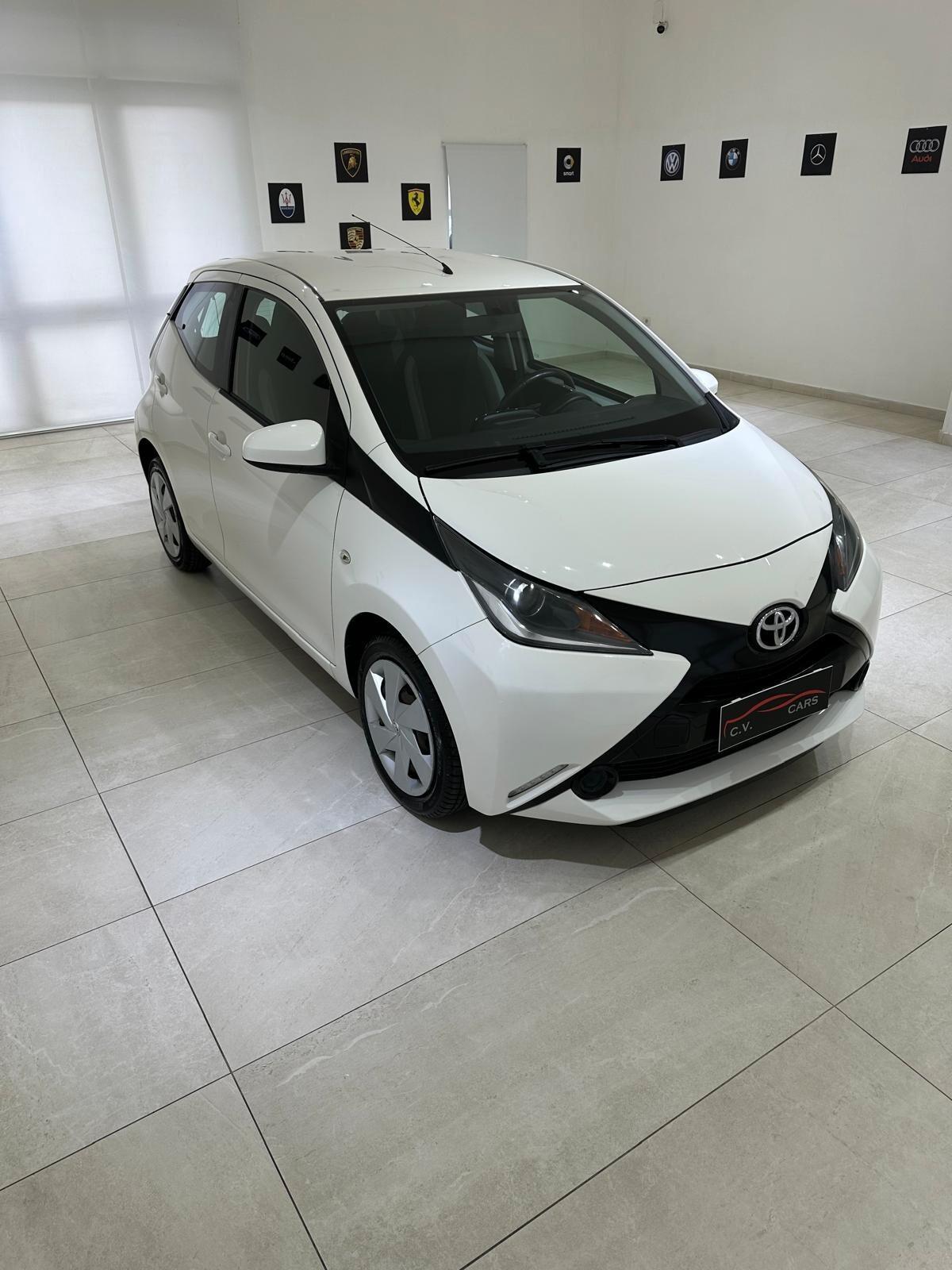 TOYOTA AYGO UNICO PROPRIETARIO GUIDABILE DA NEOPATENTATI