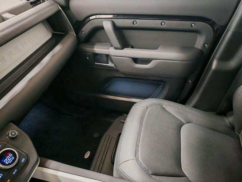 Land Rover Defender 3.0 D6 200 110 S AWD auto.