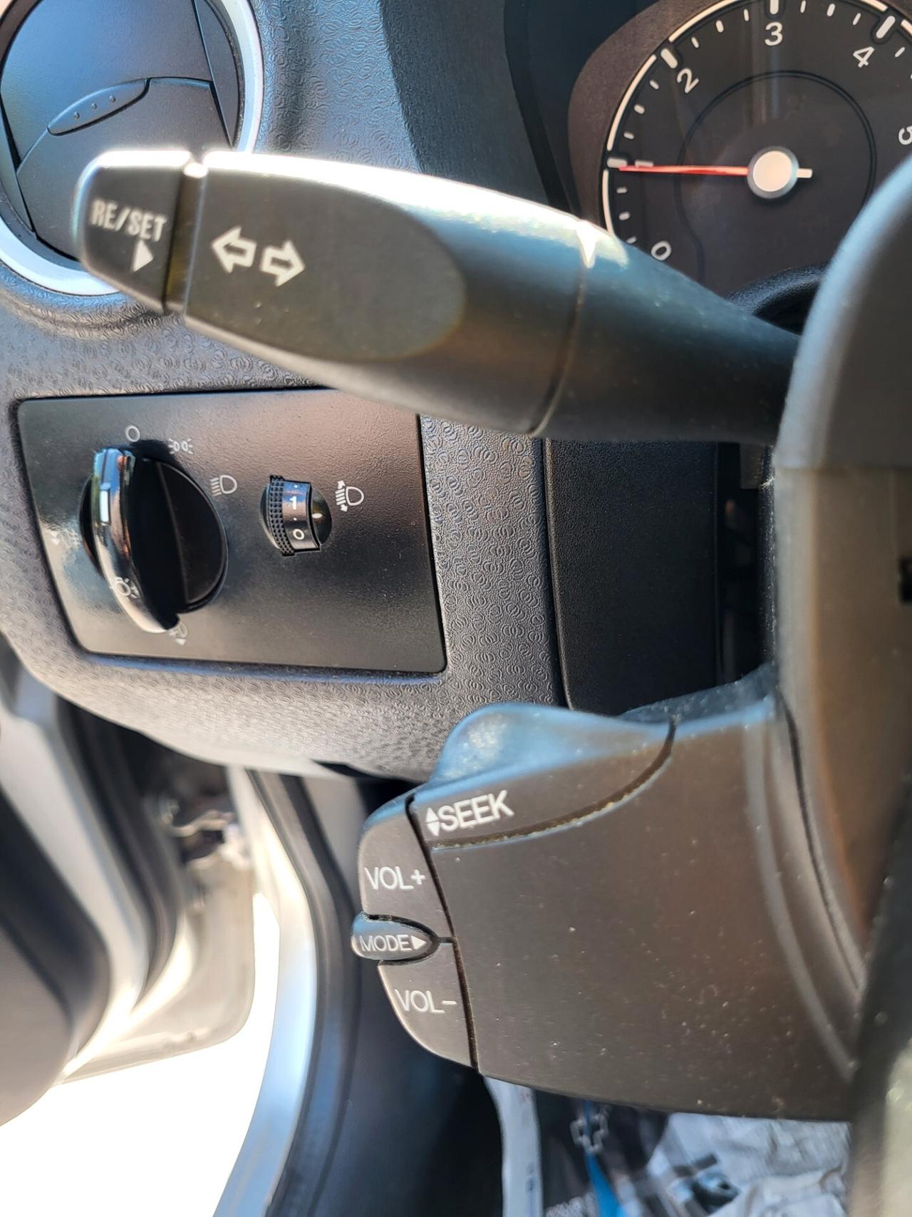 FORD FUSION 1,4 TDCi-GANCIO TRAINO-PORTAPACCHI