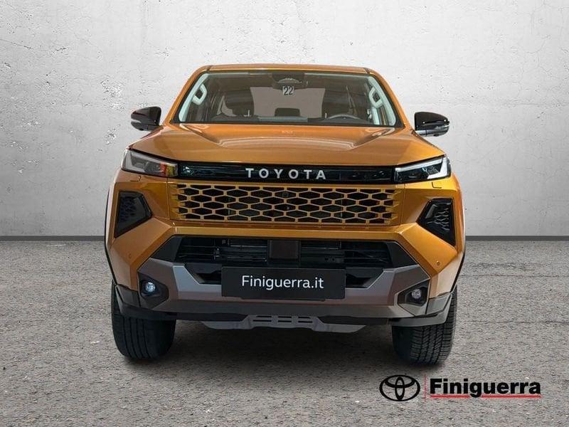 Toyota Hilux 2.8 DIESEL MILD HYBRID 48V 204 CV AUT INVINCIBLE