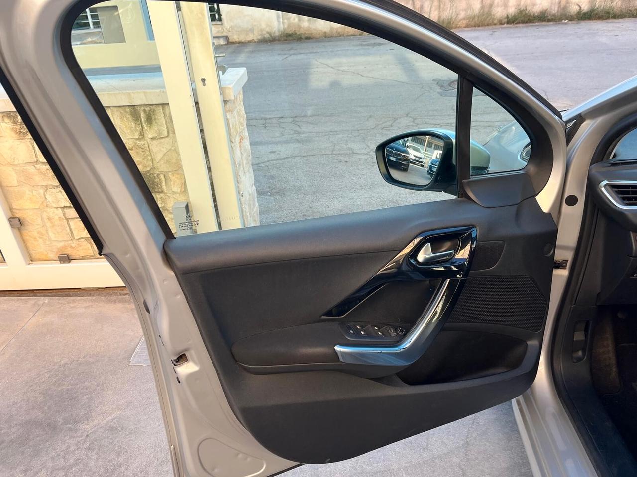 Peugeot 208 1.6 e-HDi 92 CV 5 porte Allure